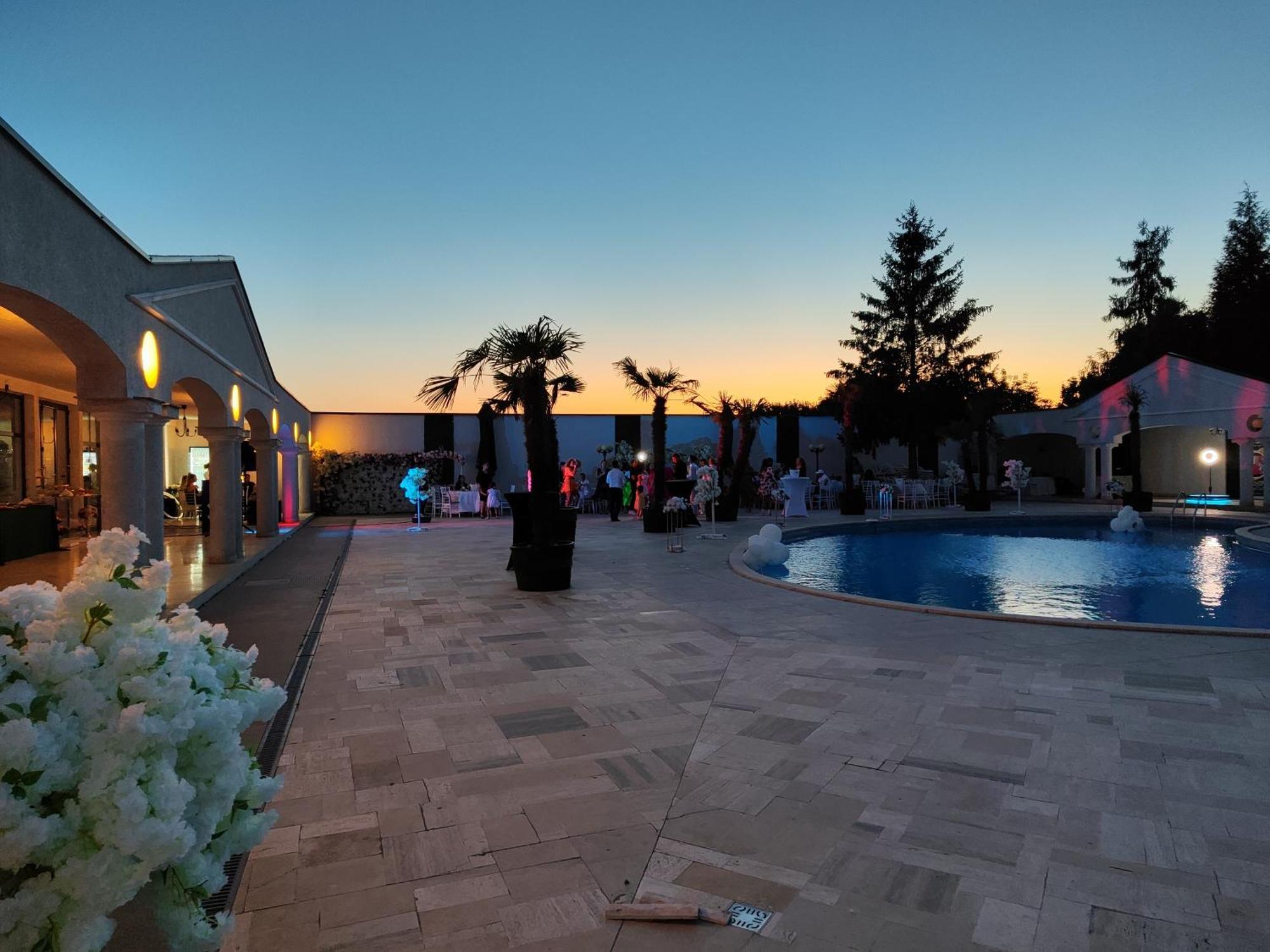 Hotel Rodiv Găeşti Exteriér fotografie