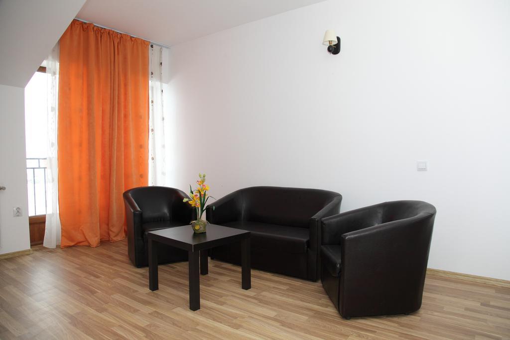 Hotel Rodiv Găeşti Exteriér fotografie